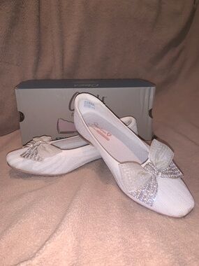 Skechers Cleo Snip Knit Bow Flats in Off White